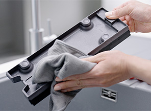 碎屑盤的外殼正在晾乾