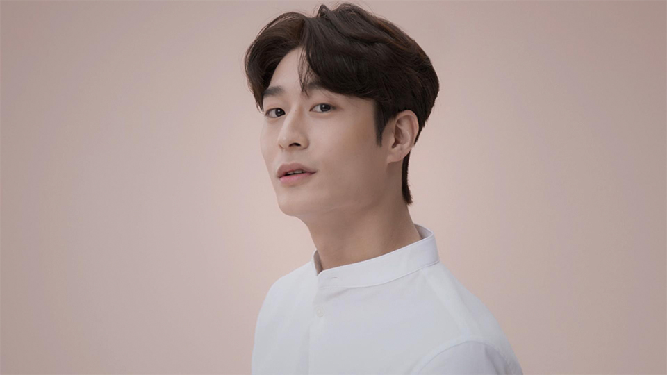 Mannequin portant un style de vagues de sirène