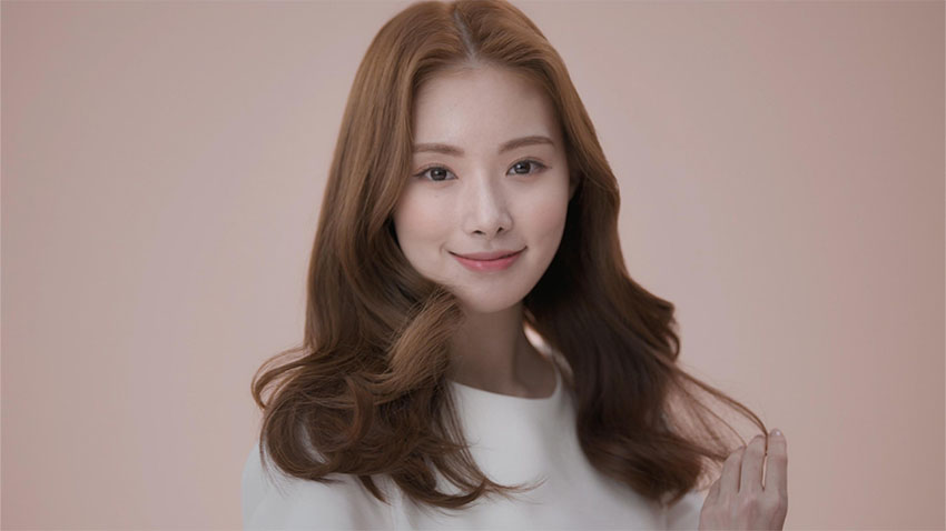 Model wearing a retro blow out style