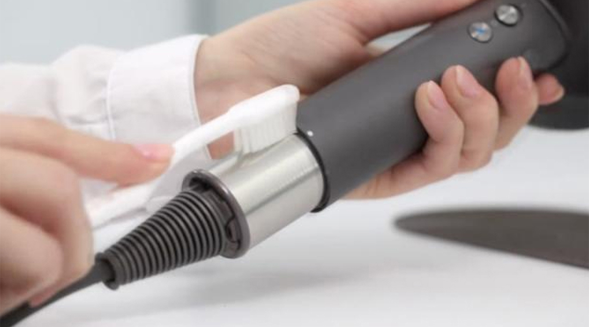 Cleaning the filter with a toothbrush