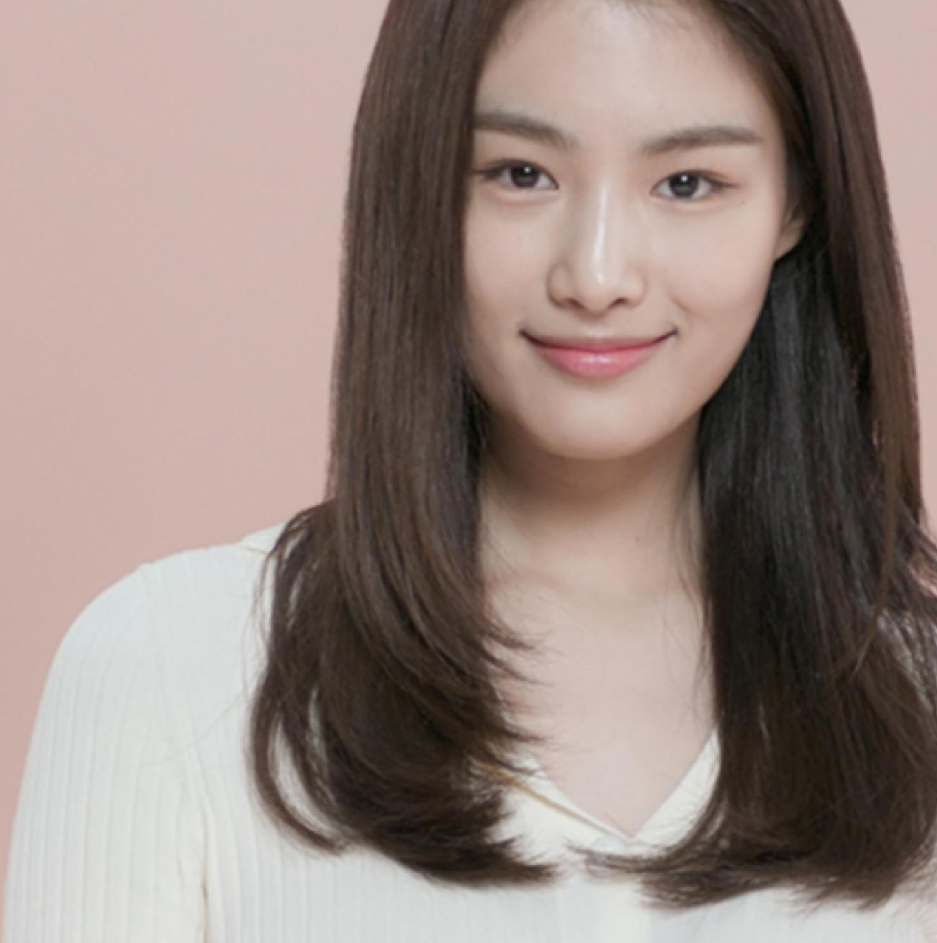 A model with long, black hair, worn in a stretched bubble puff ponytail.